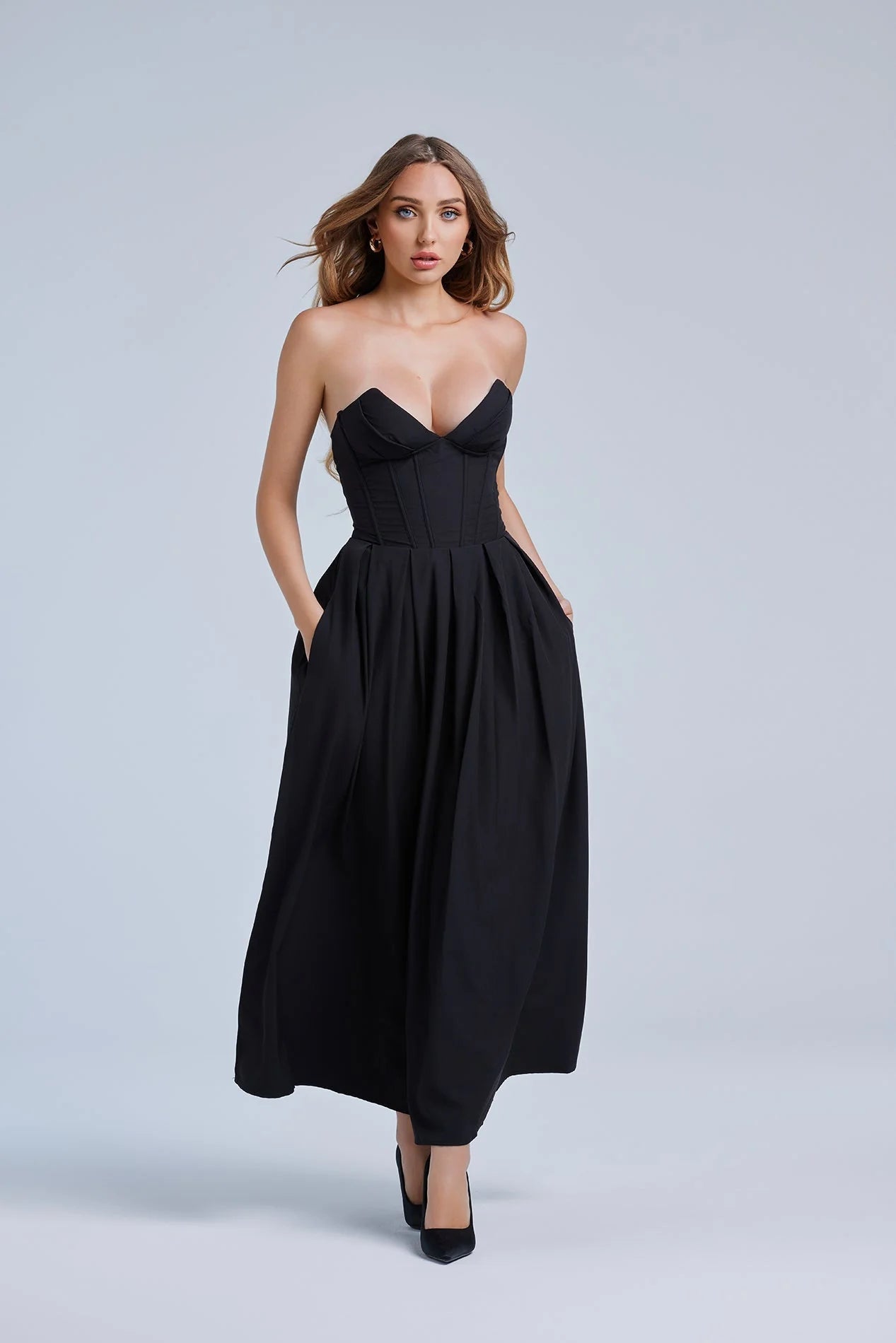 Astra Maxi Jurk voor dames, figuurvolgend design met open rug, ideale zomerjurk voor een stijlvolle uitstraling. - 2