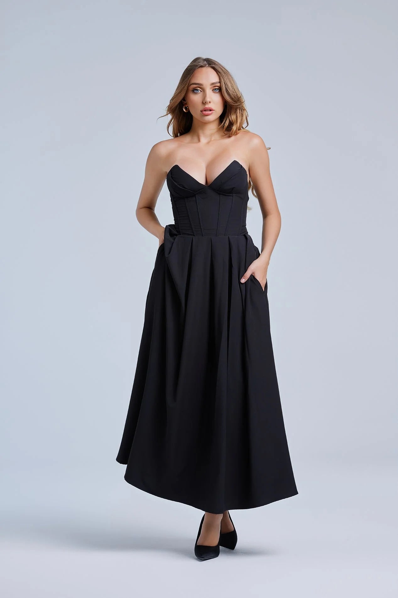 Astra Maxi Jurk voor dames, figuurvolgend design met open rug, ideale zomerjurk voor een stijlvolle uitstraling. - 4
