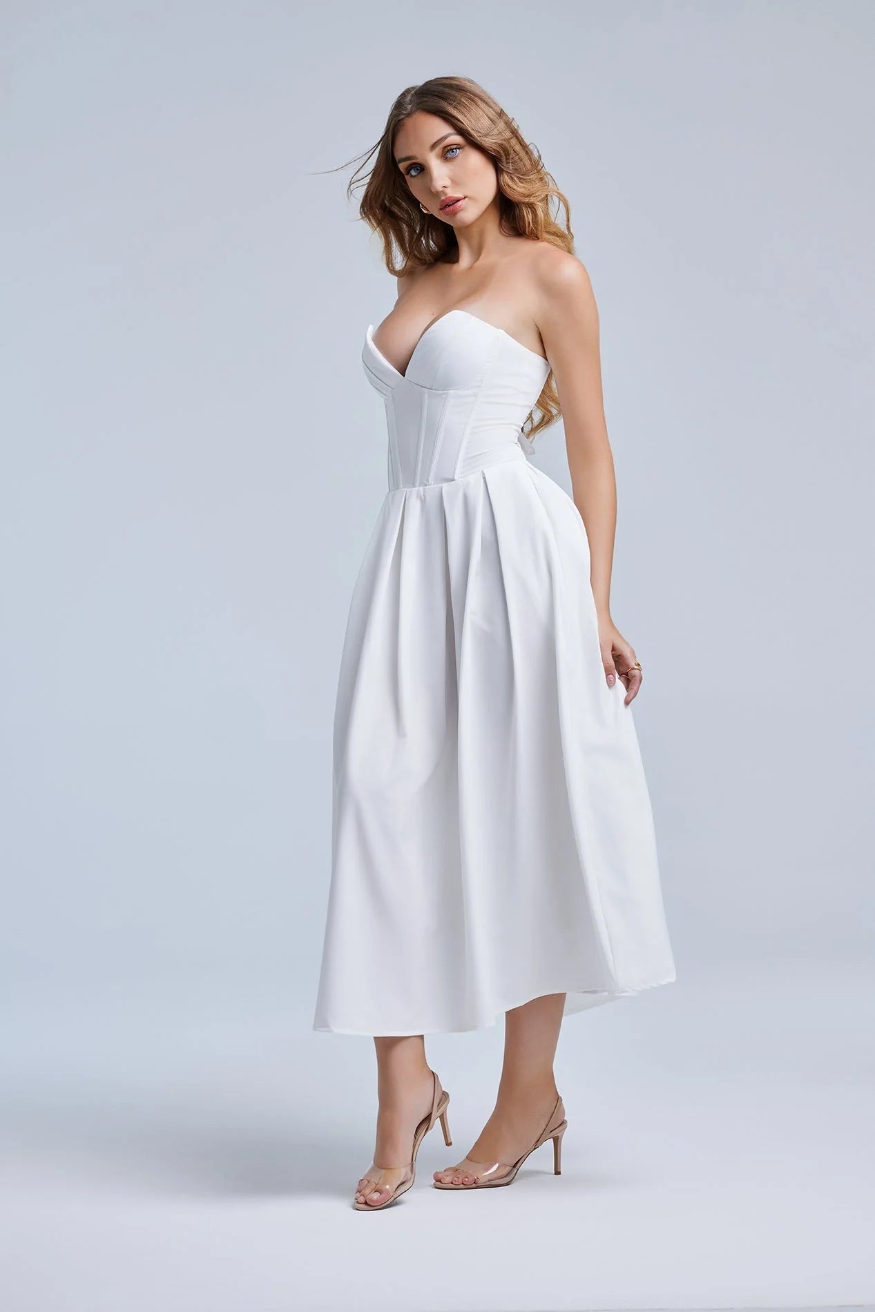 Astra Maxi Jurk voor dames, figuurvolgend design met open rug, ideale zomerjurk voor een stijlvolle uitstraling. - 8