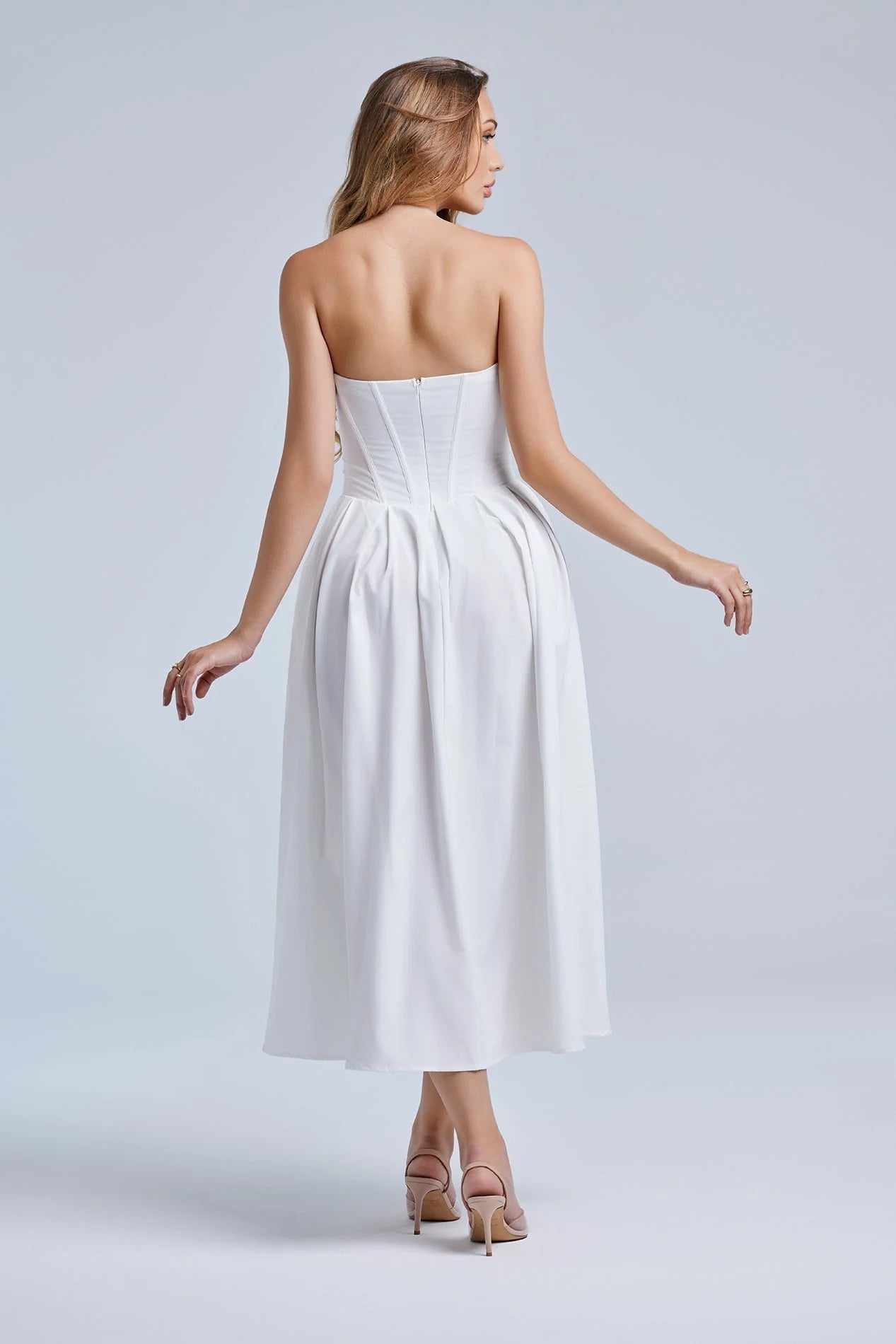 Astra Maxi Jurk voor dames, figuurvolgend design met open rug, ideale zomerjurk voor een stijlvolle uitstraling. - 9
