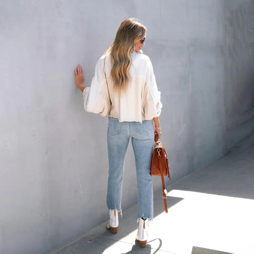 Dames Jas in zwart, met een getailleerd ontwerp en gerafelde zoom, perfect voor een trendy en casual look. - 4