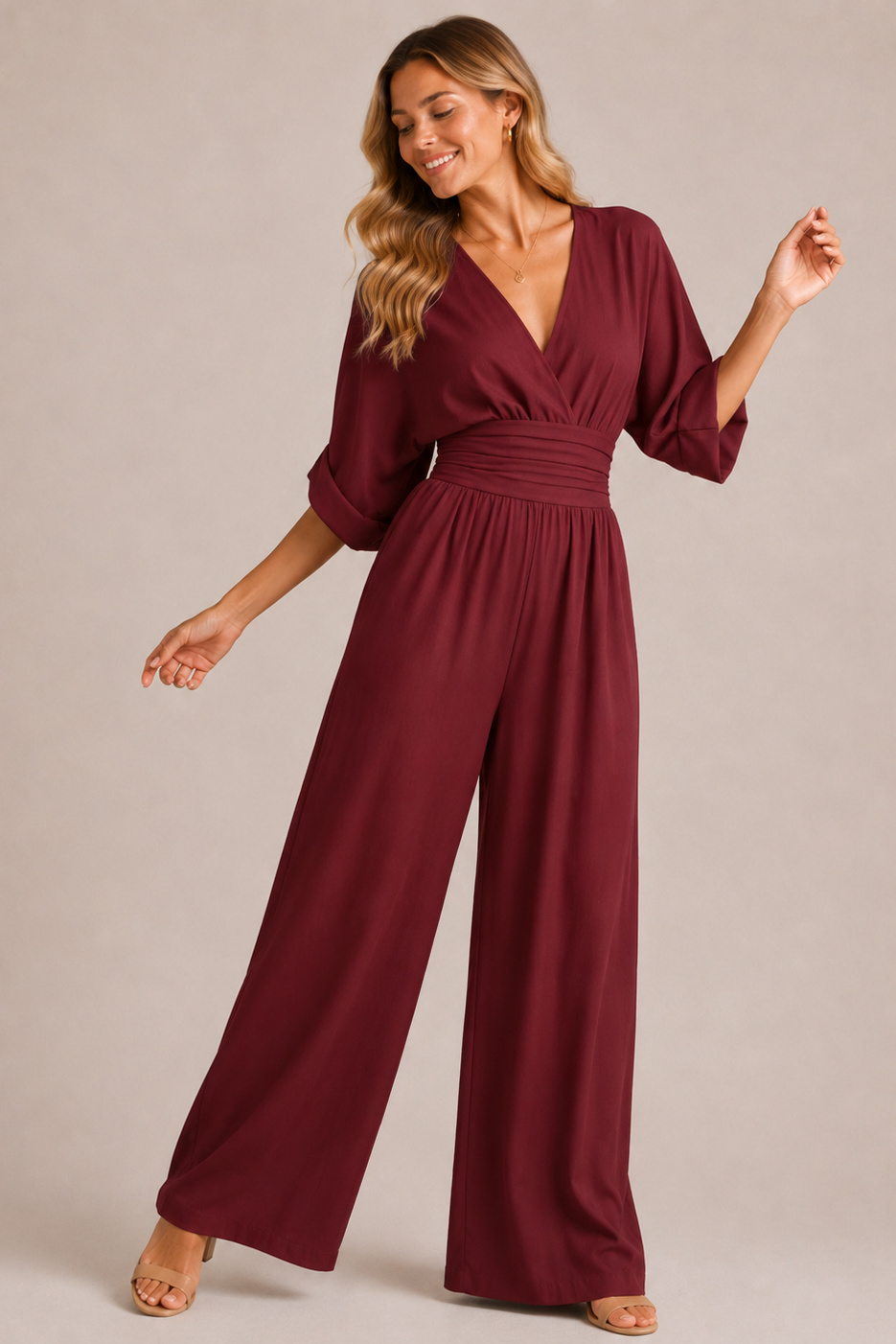 Dames Jumpsuit in zwart, featuring een hoge taille en wijde pijpen, perfect voor feestelijke gelegenheden. - 2