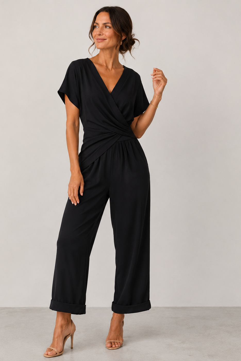 Dames zwarte jumpsuit met korte mouwen, V-hals en wijde pijpen, perfect voor feestelijke gelegenheden. - 5