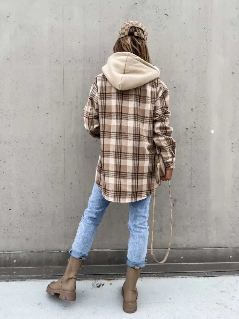 Dames Tussenjas in geruit design met capuchon en knoopsluiting, perfect voor de herfst en winter. - 3