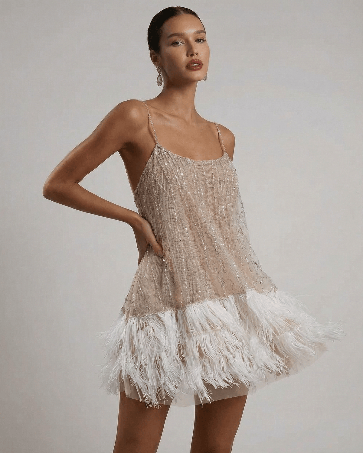 Mini Jurk in sequins and tulle with feather details, perfect for a glamorous evening look. - 4