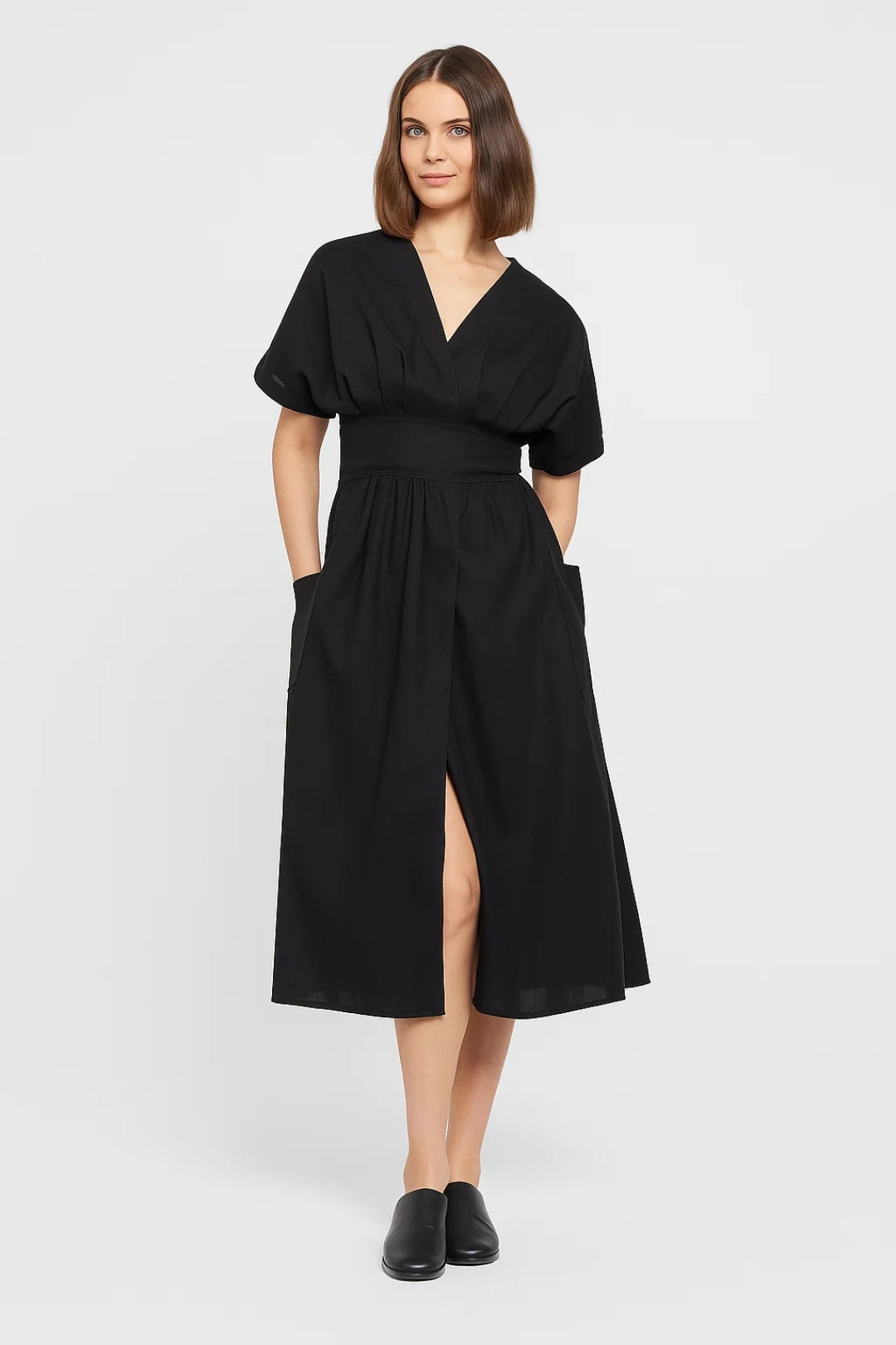 Midi Jurk Dames in casual stijl met overslag en korte mouwen, perfect voor een trendy en comfortabele look. - 1