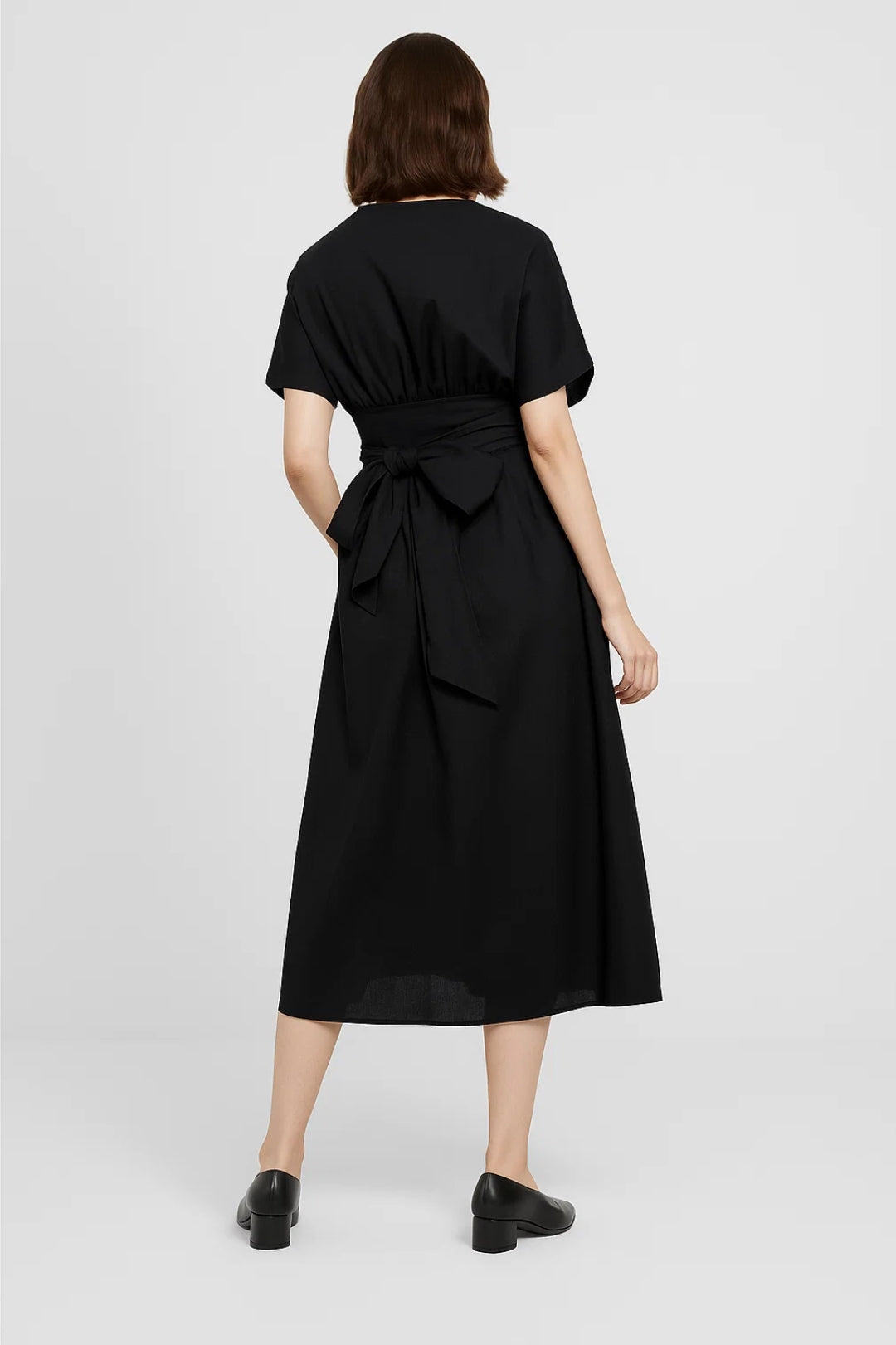 Midi Jurk Dames in casual stijl met overslag en korte mouwen, perfect voor een trendy en comfortabele look. - 3