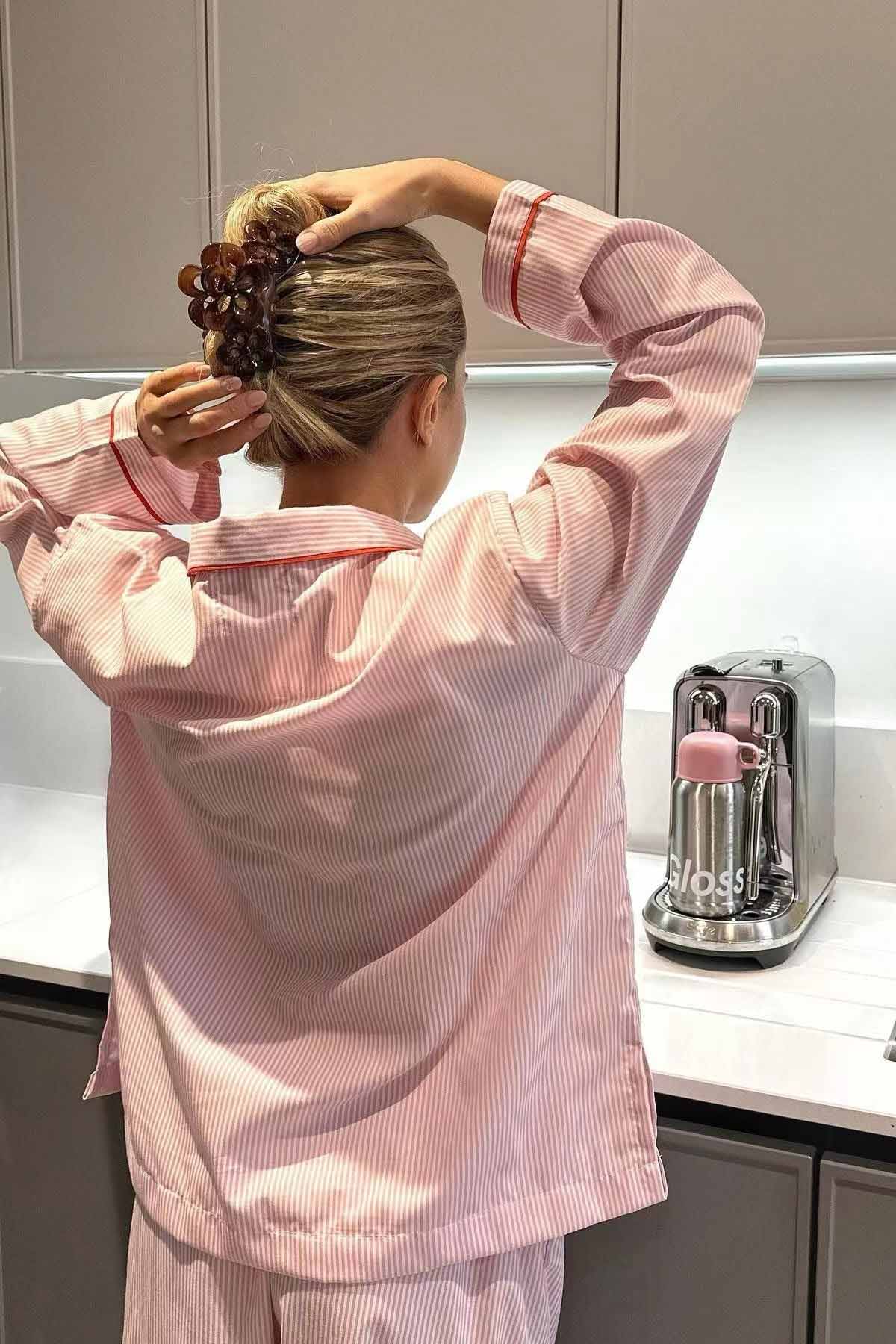 Piena Pyjama Set voor dames, gemaakt van katoen met een elastische taille, versierd met schattige hartjes knoopjes. - 3