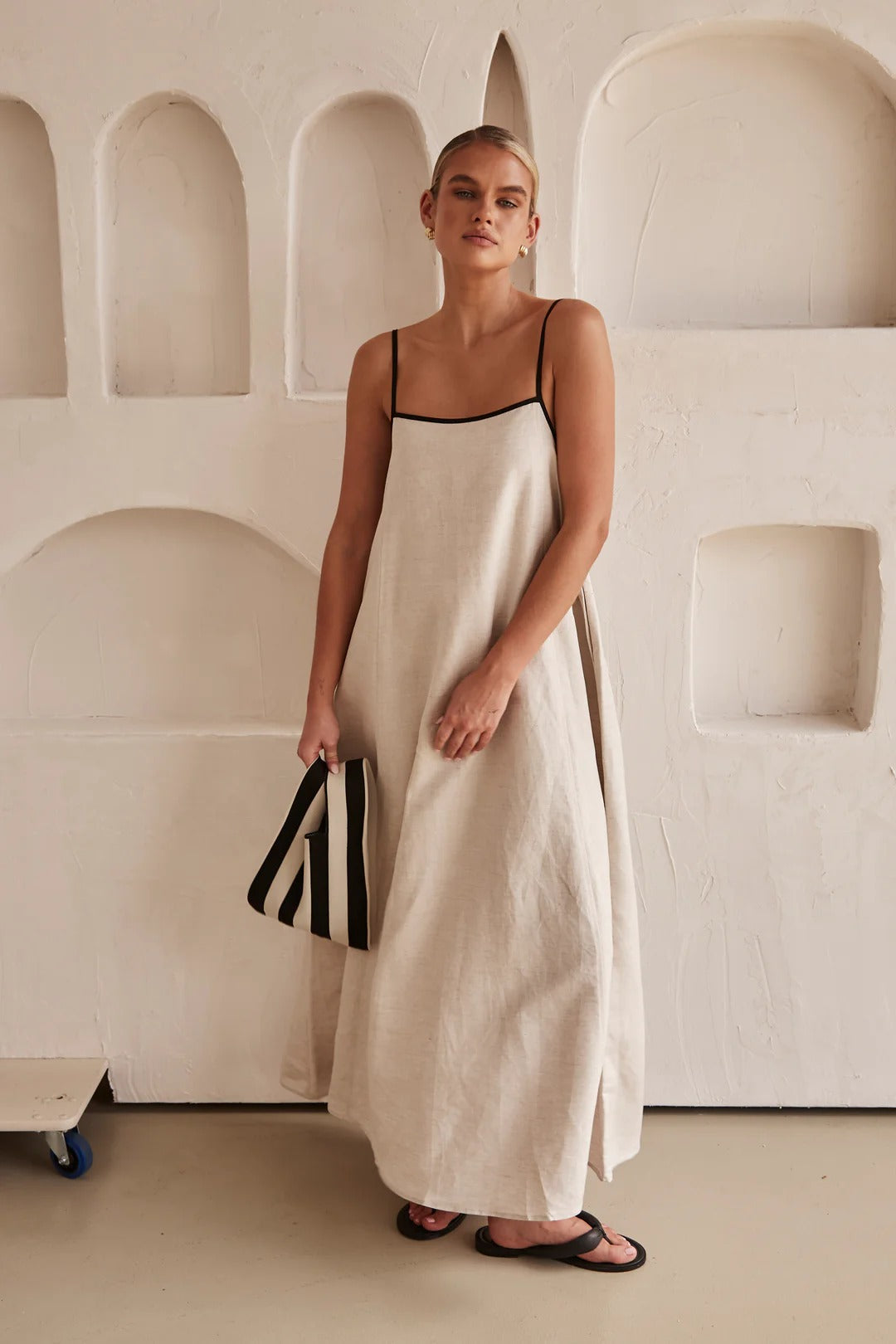 Maxi Jurk voor dames met spaghettibandjes, perfect voor een elegante zomerse look. - 2