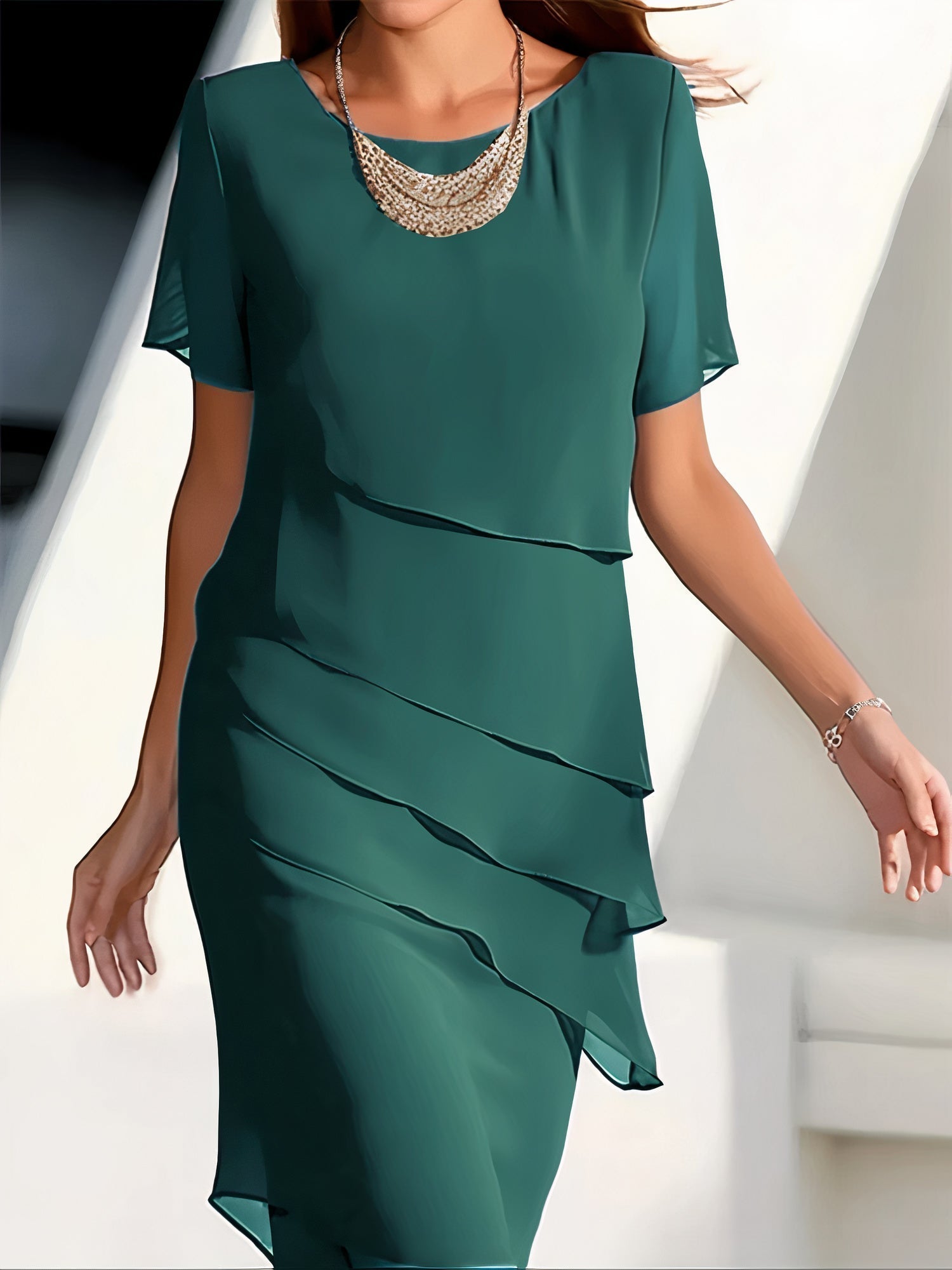 Gelaagde Chiffonjurk – Elegante Damesjurk met Luchtige Pasvorm