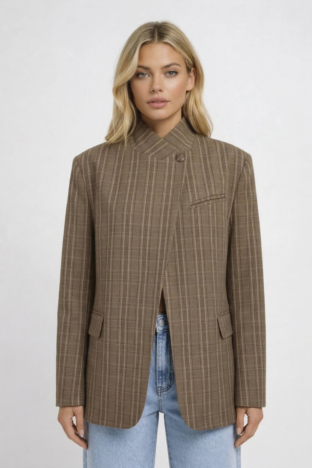 Blazer Dames in oversized check pattern with stand-up collar, perfect for stylish layering in any season. - 1
