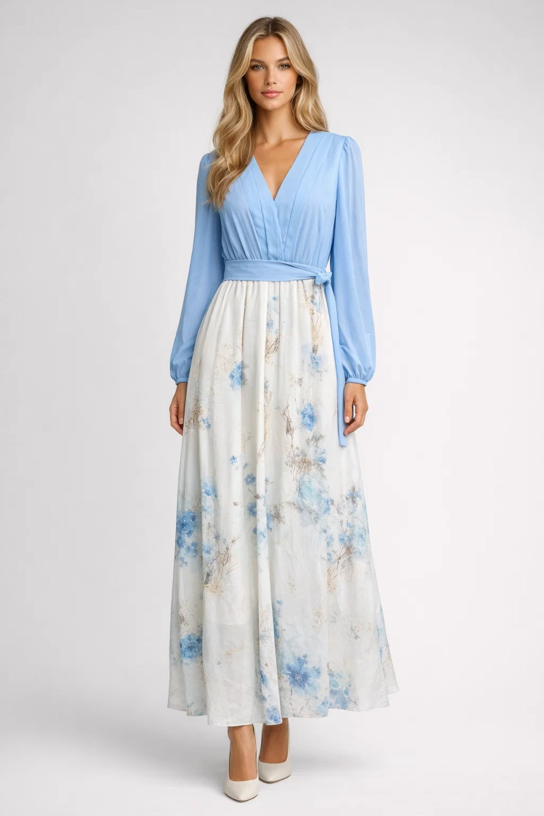 Maxi Jurk voor dames in lichtblauwe bloemenprint met V-hals en lange mouwen, perfect voor elke gelegenheid. - 1