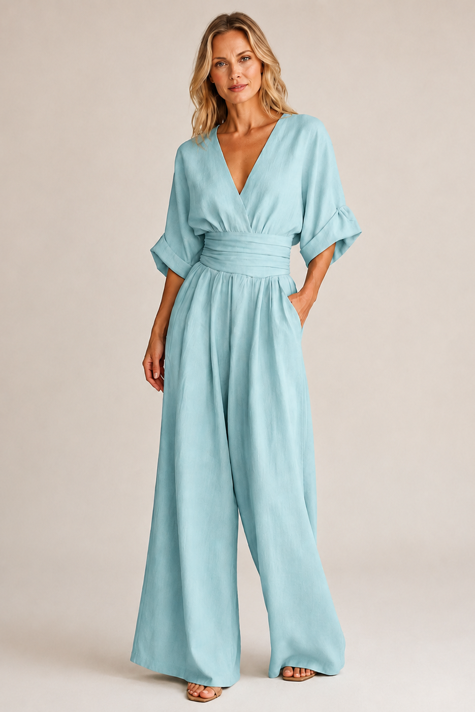 Dames Jumpsuit in zwart, featuring een hoge taille en wijde pijpen, perfect voor feestelijke gelegenheden. - 6