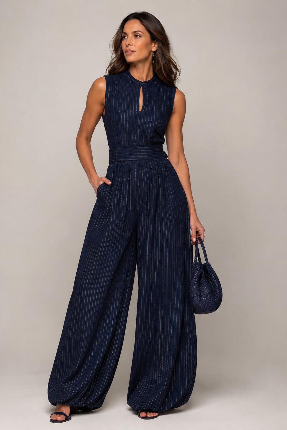 Dames mouwloos jumpsuit met wijde pijpen in feestelijk zwart, perfect voor elegante avonden en speciale gelegenheden. - 1