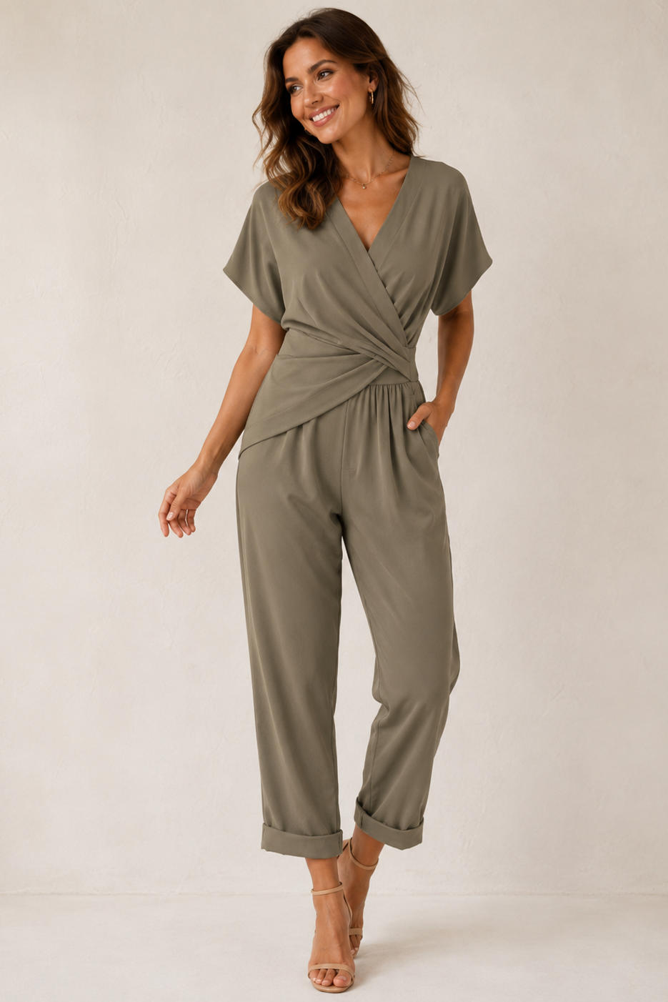 Dames zwarte jumpsuit met korte mouwen, V-hals en wijde pijpen, perfect voor feestelijke gelegenheden. - 3