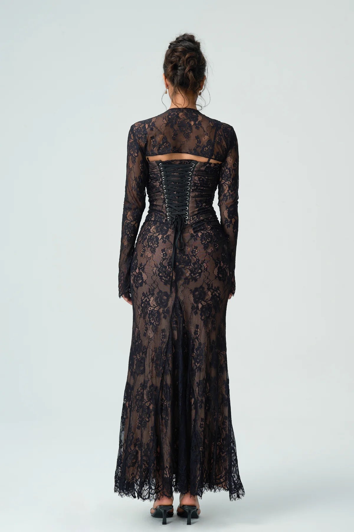 Avondjurk met fijn kant en lange mouwen, perfect voor elegante avonden en speciale gelegenheden. - 1