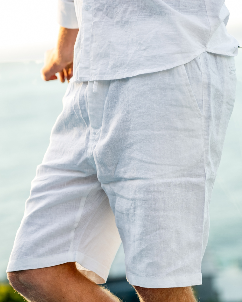 Linnen Shorts in a 100% linen fabric featuring a straight fit, perfect for summer styling and comfort. - 2