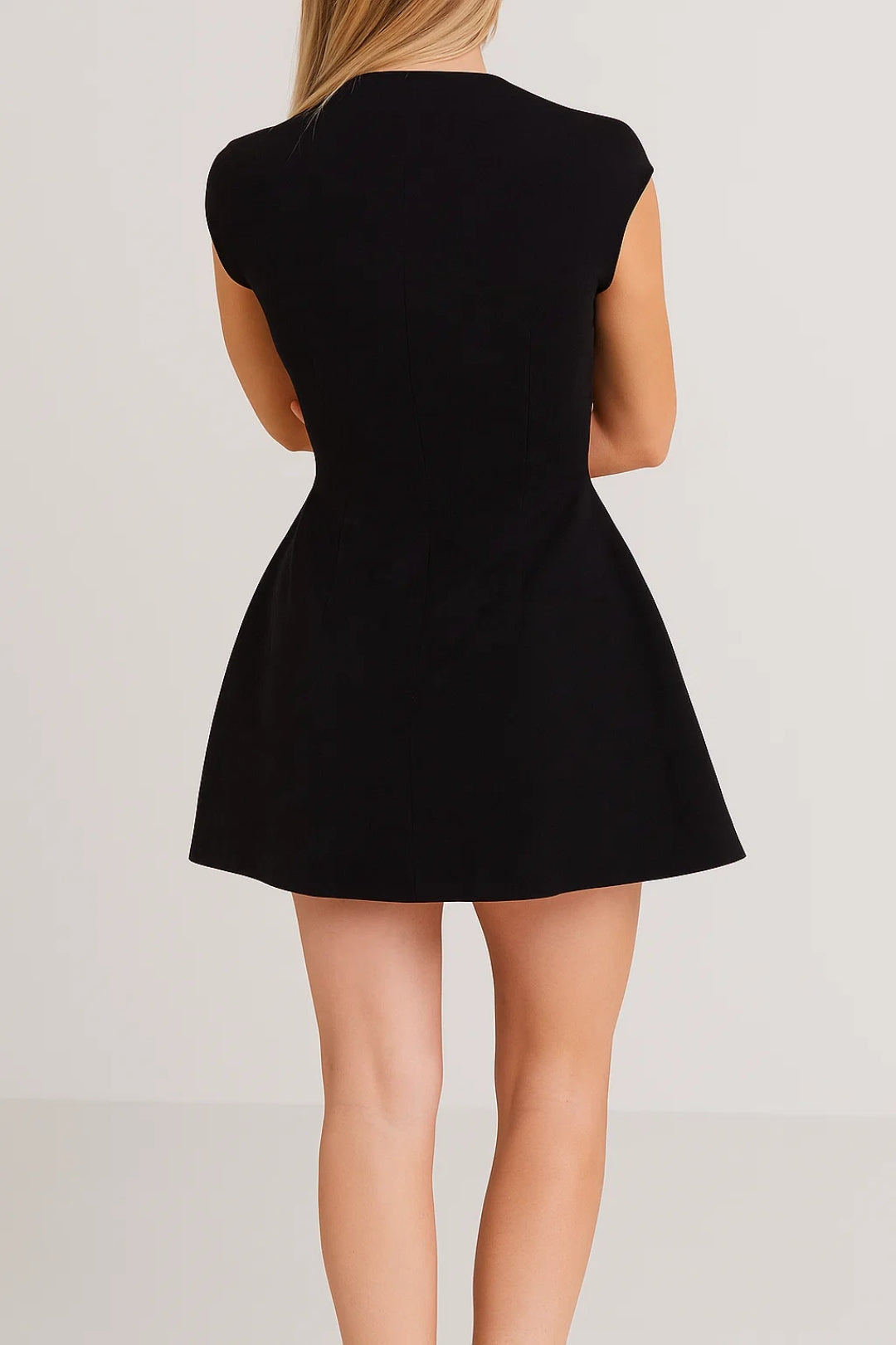 Mini Jurk Dames in een getailleerde A-lijn met opstaande kraag, ideaal voor een fashionable en elegante look. - 4