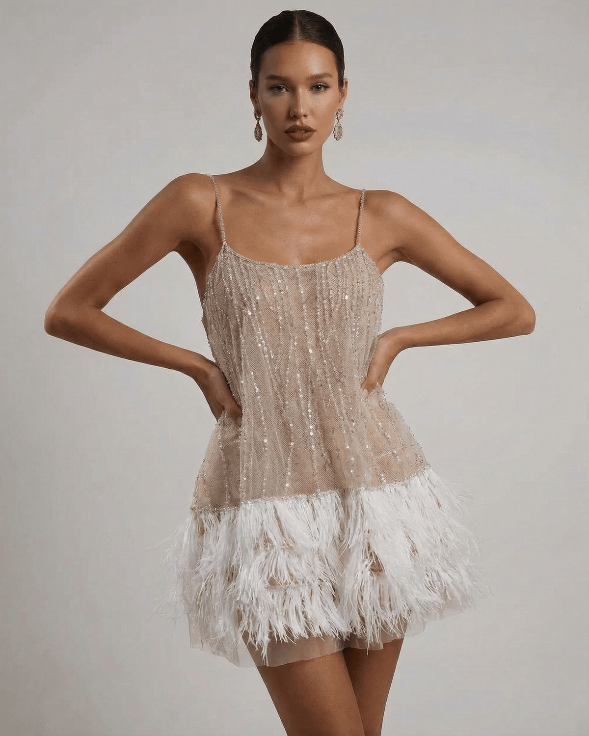 Mini Jurk in sequins and tulle with feather details, perfect for a glamorous evening look. - 1