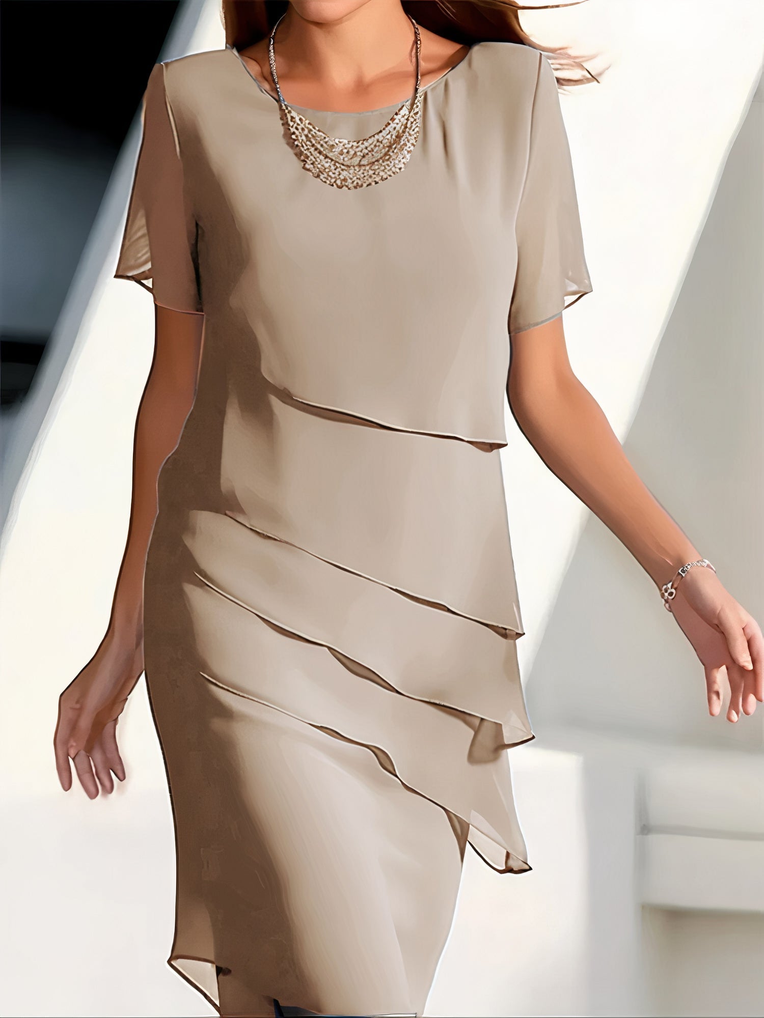 Gelaagde Chiffonjurk – Elegante Damesjurk met Luchtige Pasvorm