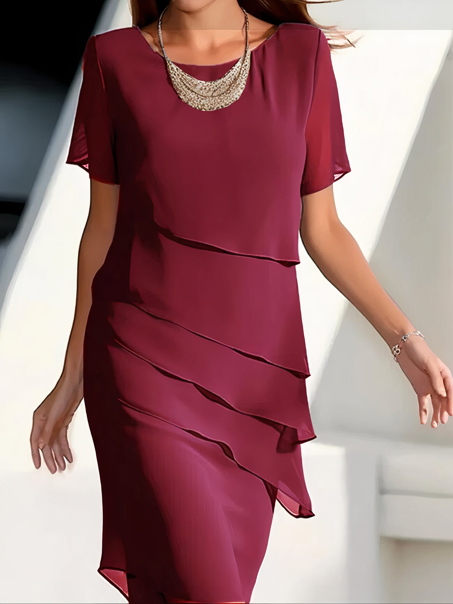 Gelaagde Chiffonjurk – Elegante Damesjurk met Luchtige Pasvorm