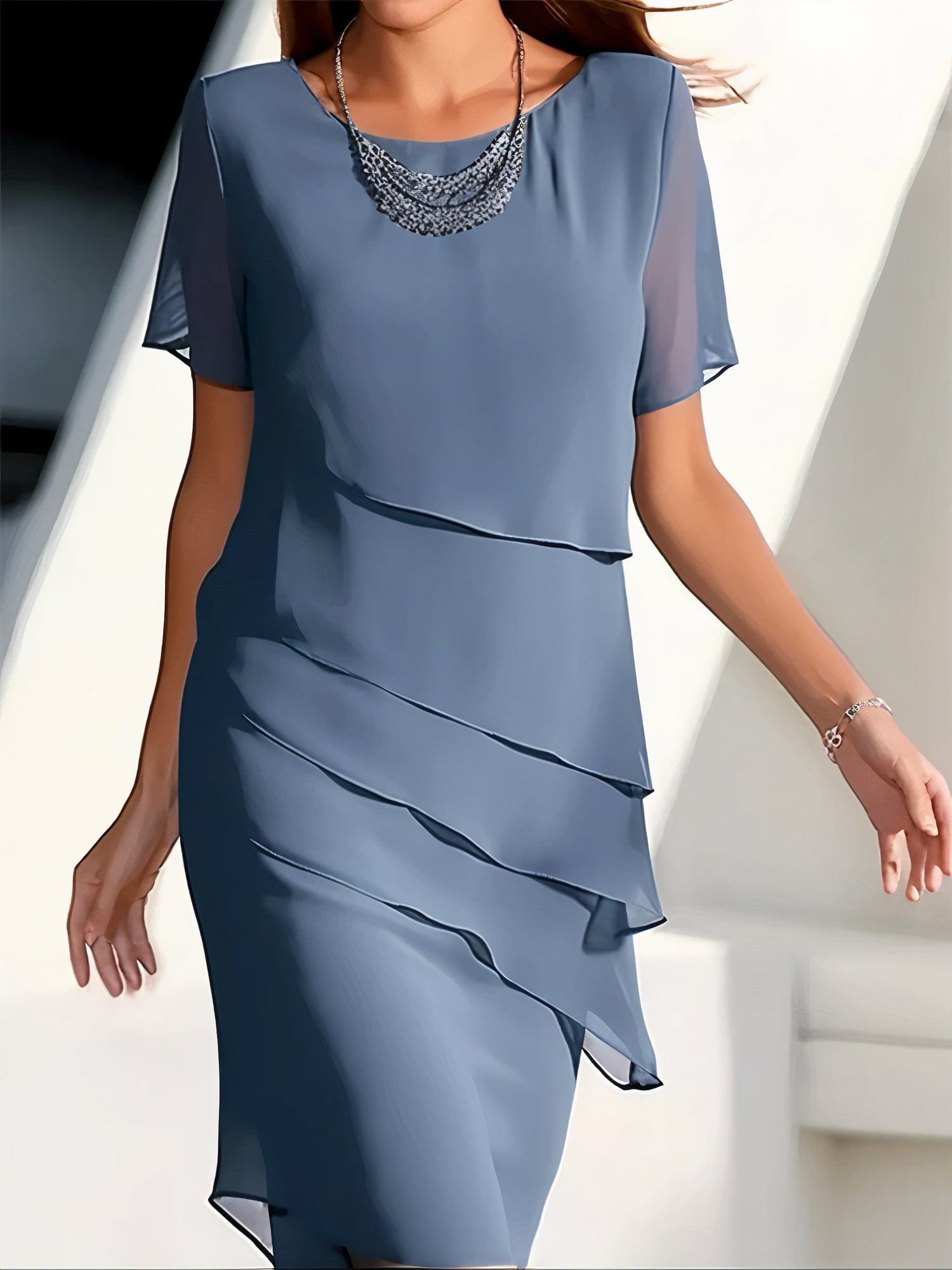 Gelaagde Chiffonjurk – Elegante Damesjurk met Luchtige Pasvorm